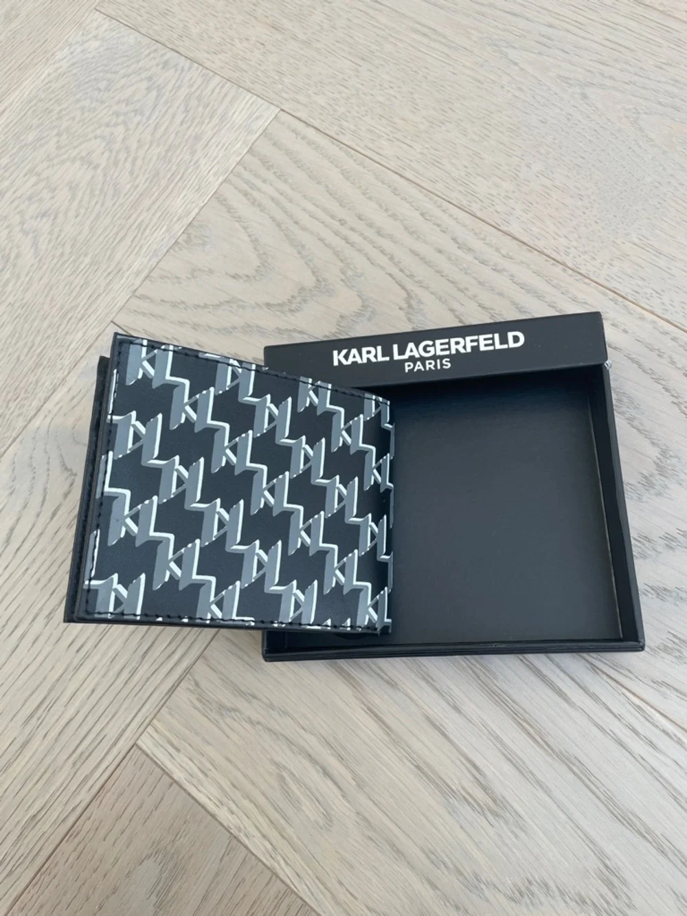 Karl Lagerfeld Black & White Patterned Bifold Wallet